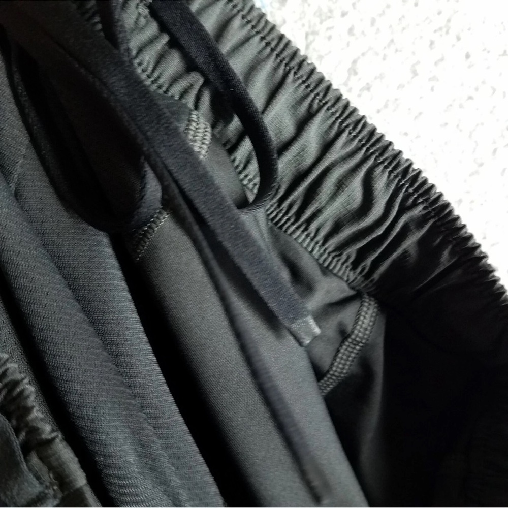 Lululemon Surge Lined Shorts 6"
Adult Small Gray Running Workout - Picture 7 of 8